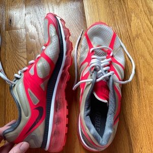 Nike AirMax tennis shoes